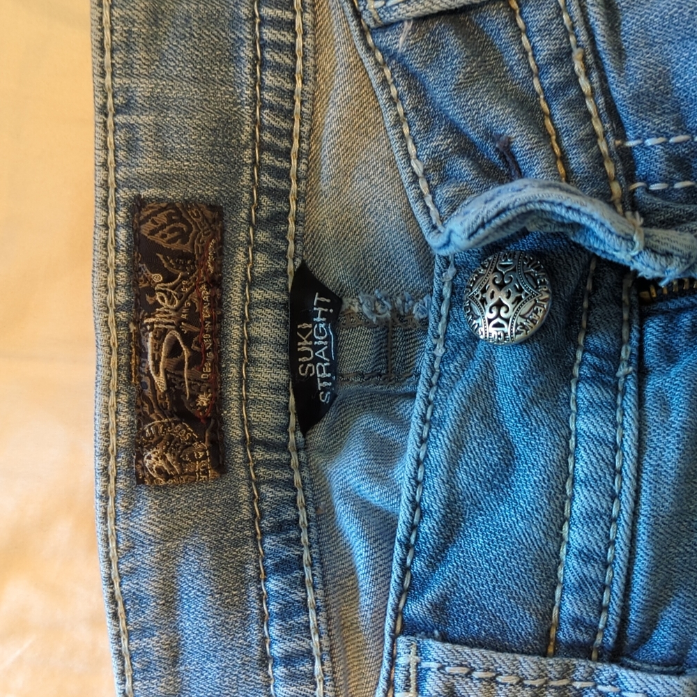 Light wash straight jeans